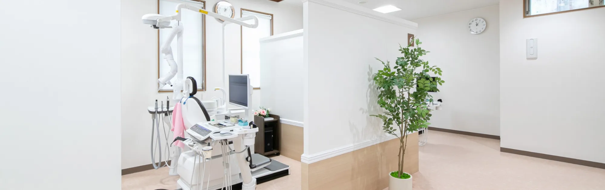 患者さまへの配慮を徹底したバリアフリー／半個室による診療